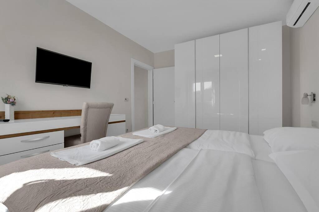 Apartment Hrvoje -Nur 50M Bis Zum Meer - Makarska Exklusiv Promajna Eksteriør bilde